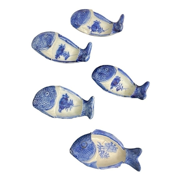 REAR Meiji Era Japanese Bone Dishes, Set of 5, Blue And White Glaze - Picture 3 of 11